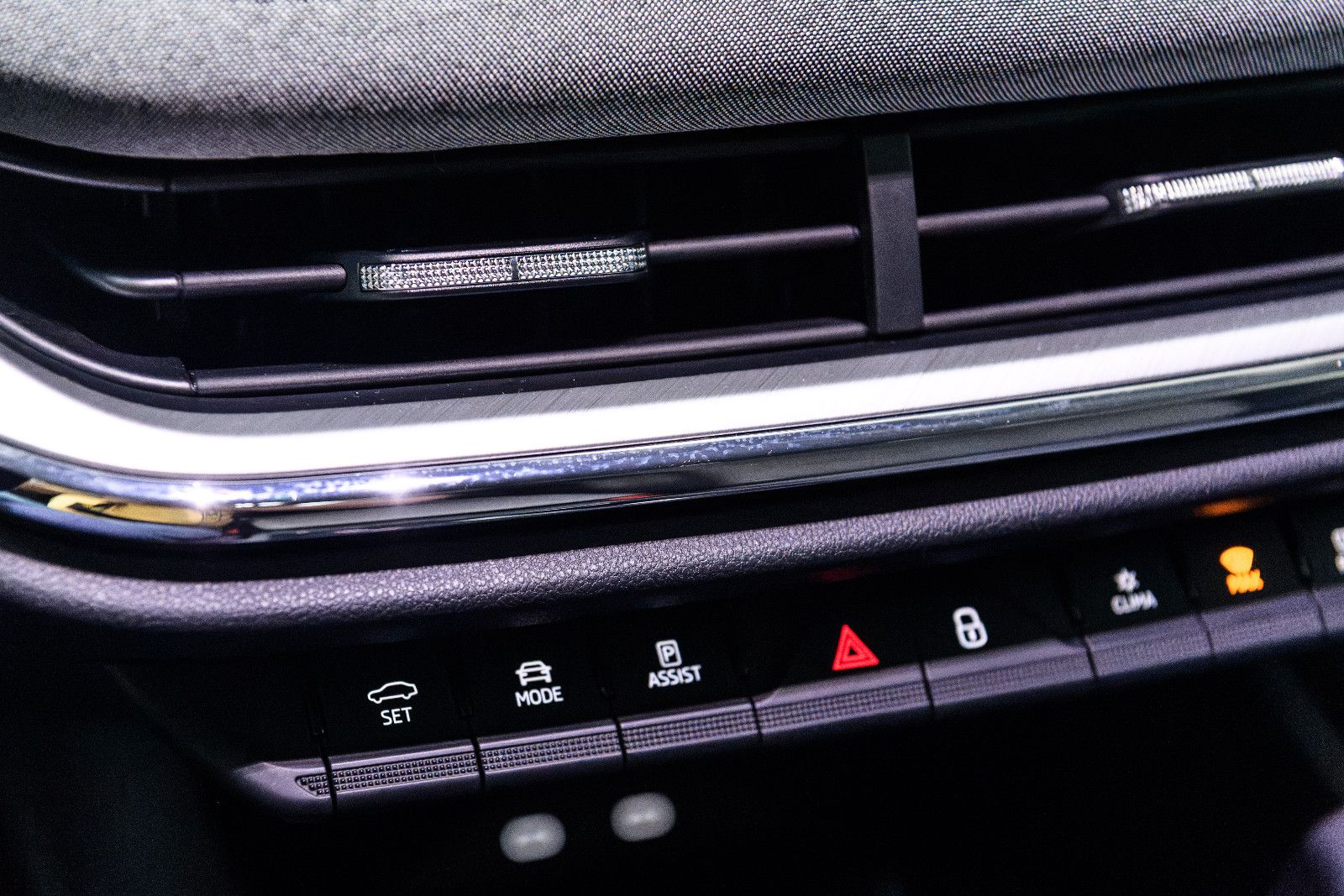 Fahrzeugabbildung SKODA Enyaq 80 +ACC +LED +CARPLAY