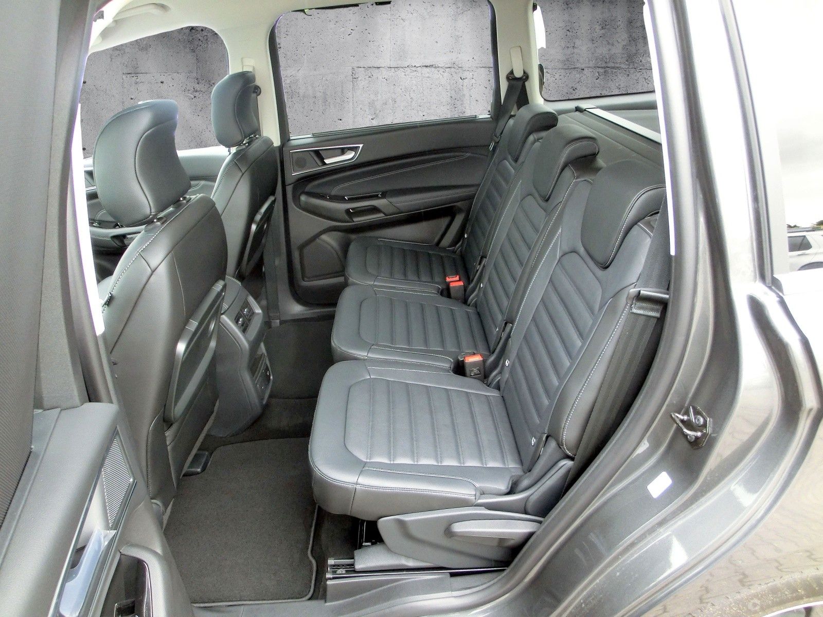 Fahrzeugabbildung Ford Galaxy Hybrid Titanium *LED*Leder*Navi*AHK*