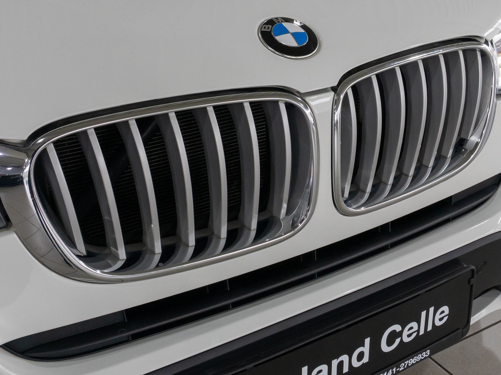 Fahrzeugabbildung BMW X3 xD30d Panorama HUD HiFi Xenon PDC Sport Leder