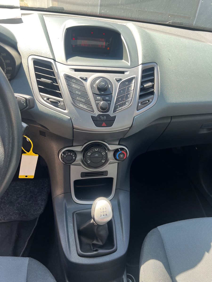 Fahrzeugabbildung Ford Fiesta Sonderlack * 2.HAND * TÜV NEU *