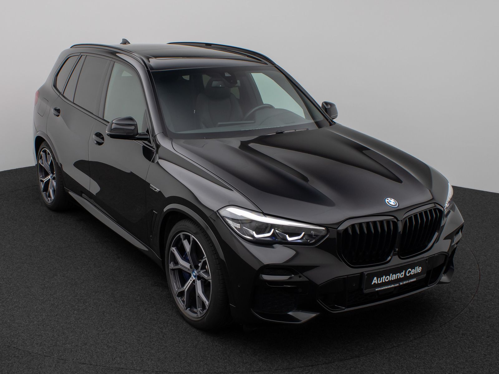 Fahrzeugabbildung BMW X5 xD45e M Sport Panorama 360° HUD DAB HiFi 21"