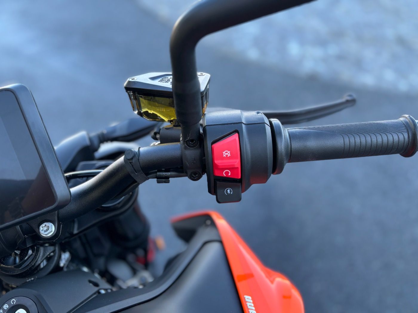 Fahrzeugabbildung KTM 790 Duke Modell 2026 mitTech Pack auch in Schwar