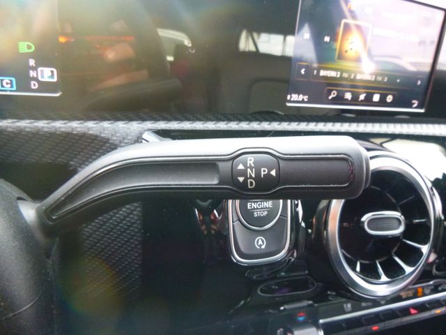 Fahrzeugabbildung Mercedes-Benz A 180 >AUT/NAV/PDC/Sitzheizung<