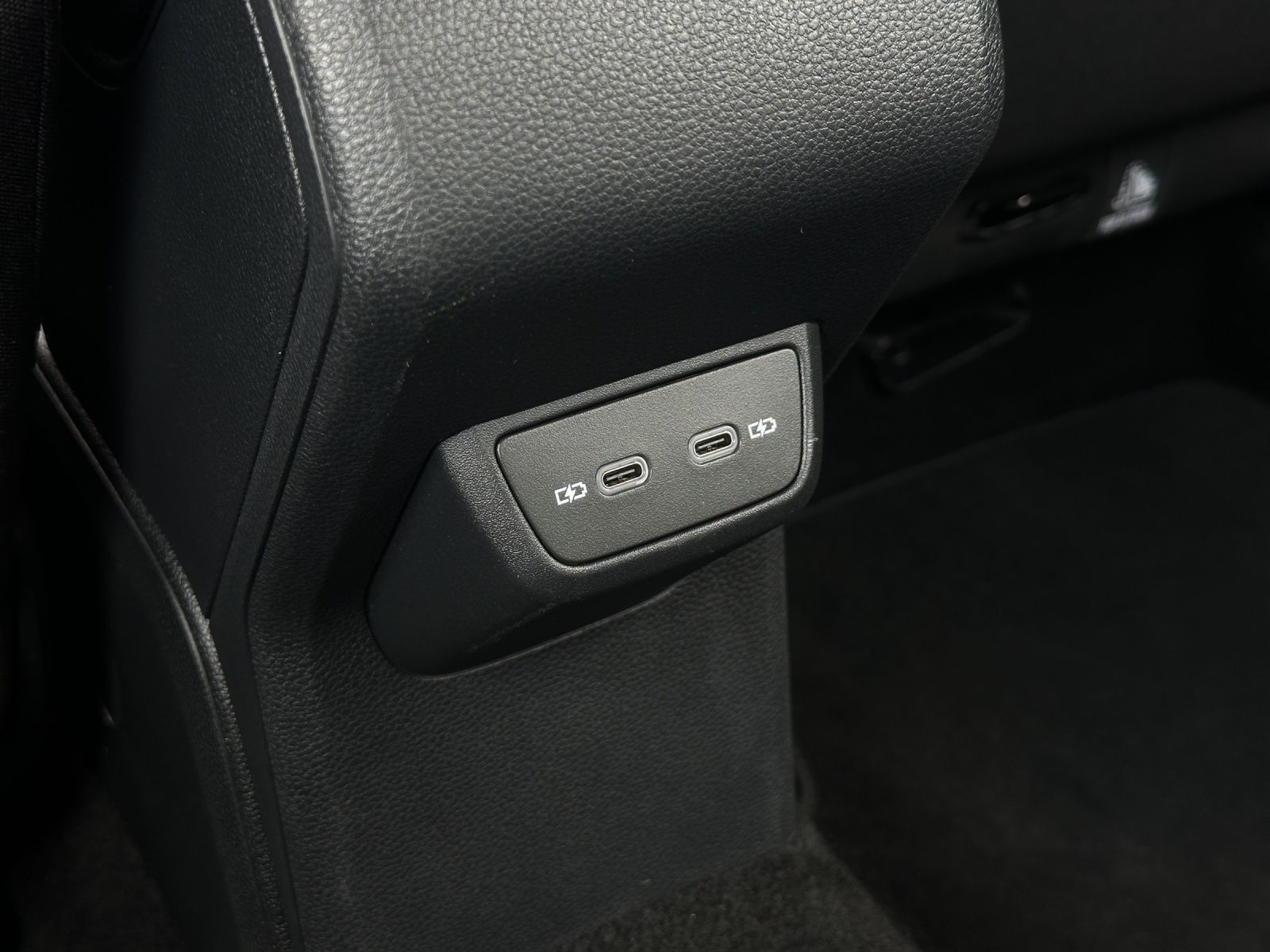 Fahrzeugabbildung Volkswagen Taigo Life 1,99% LED NAVI AID PDC SHZ