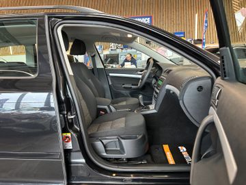 MYAUTOCENTER – Gebraucht- und Jahreswagen mit Werkstattservice in Pfaffenhofen Skoda Octavia Combi Ambiente *Klima*TÜV NEU*