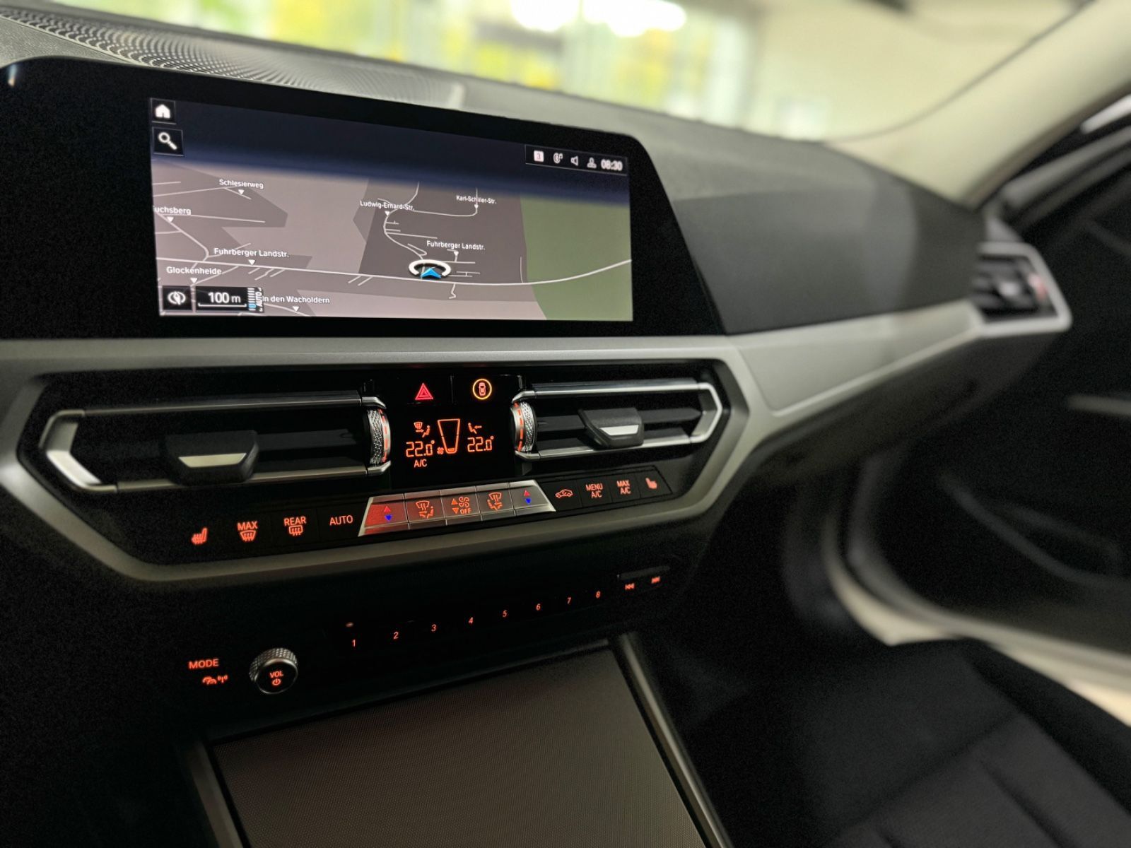 Fahrzeugabbildung BMW 330e xDrive DAB CockPitPro PDC Stop&Go Alarm LED