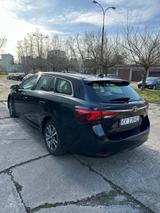 Toyota Avensis combi 2.0 - Toyota Avensis mit Benzin-Antrieb: Kombi, Automatik