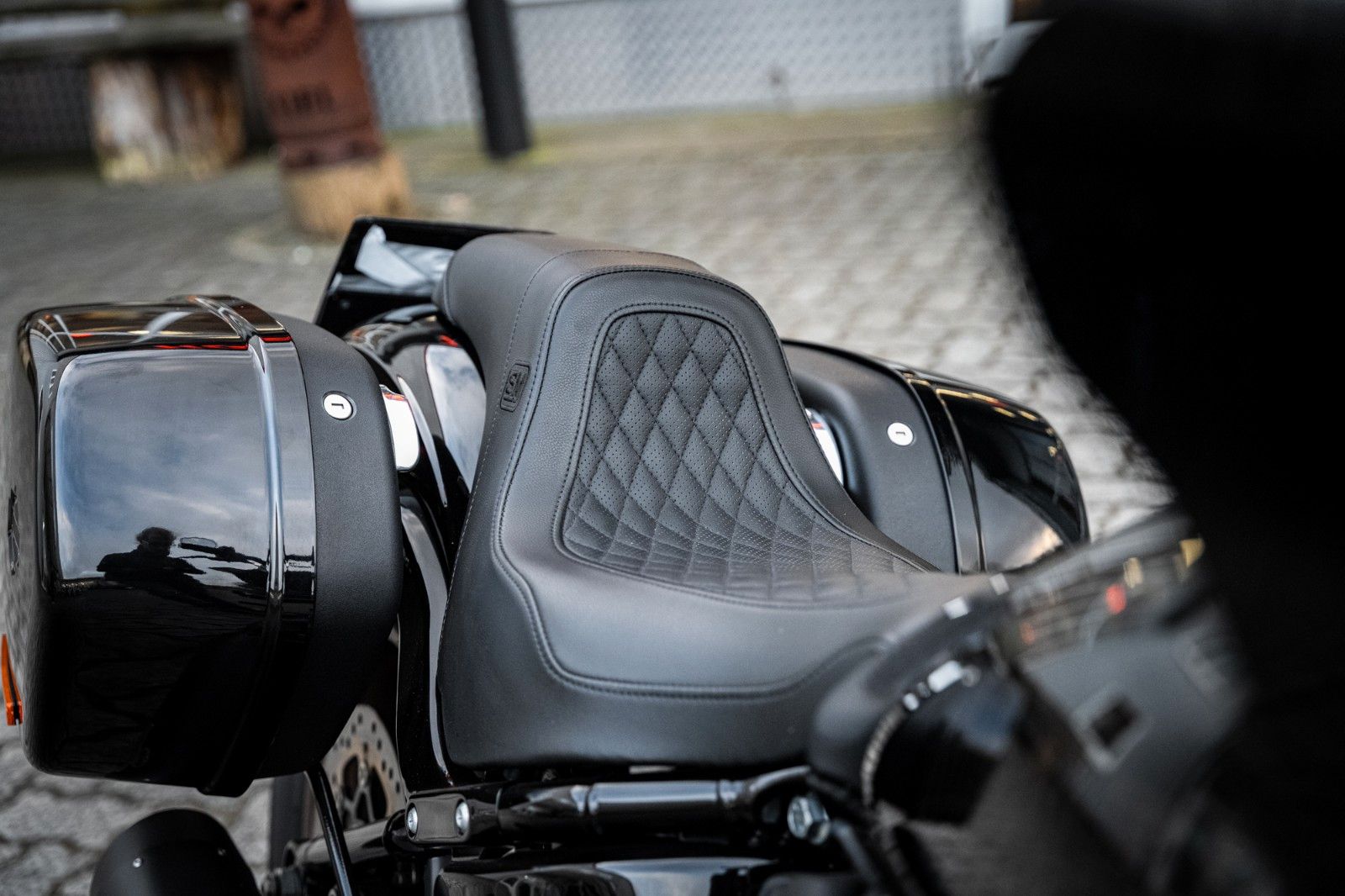 Fahrzeugabbildung Harley-Davidson FXLRST LOW RIDER ST 131cui J&H 140PS
