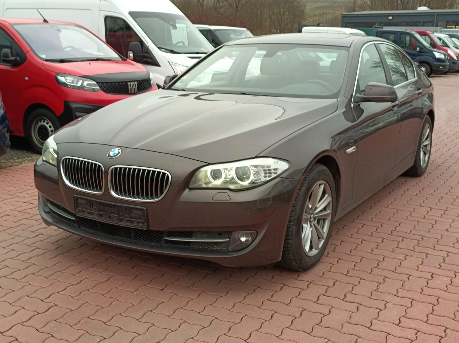 BMW 520i Automatik*KLIMA*SHZ*PDC*NAVI*TEMPOMAT*LEDER