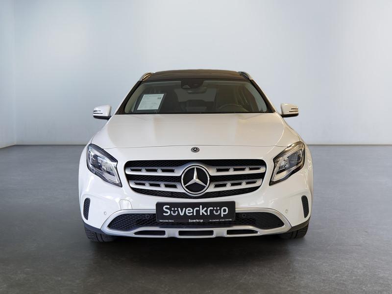 Mercedes-Benz GLA 180 PANO PDC SHD SHZ