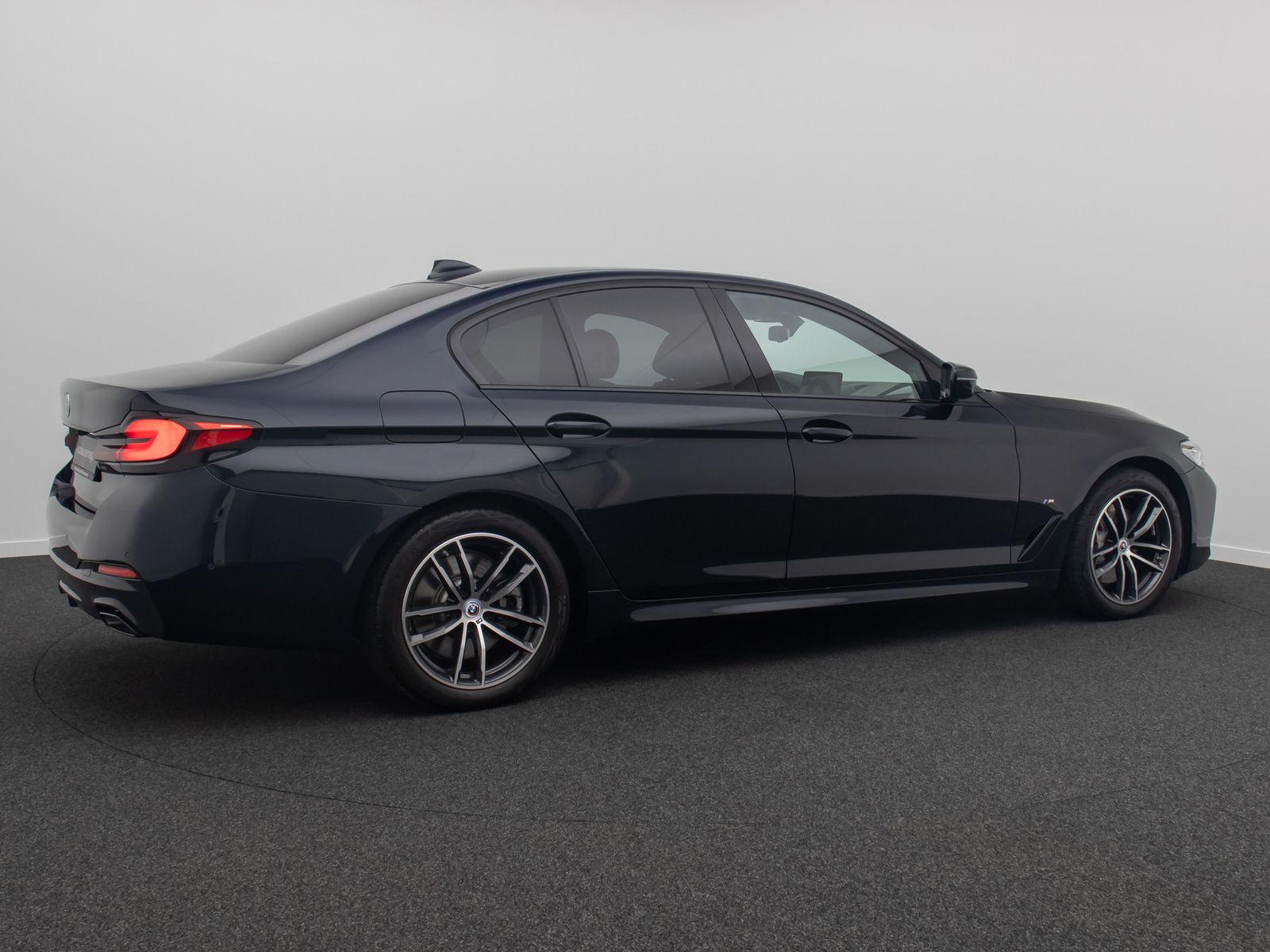 Fahrzeugabbildung BMW 540i xD M Sport H/K Kamera HUD DAB Standhzng AHK