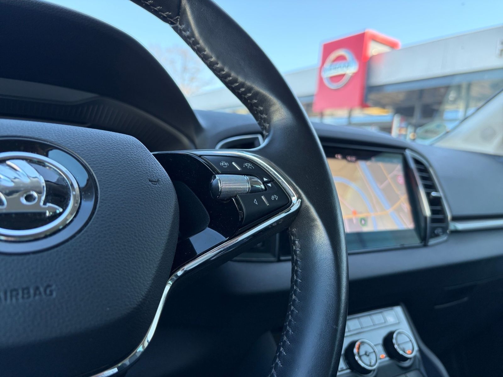 Fahrzeugabbildung SKODA Karoq 1.5 TSI ACT Tour OPF*SHZ*NAVI*Kamera*