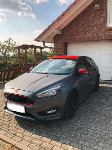 Ford Focus ST line