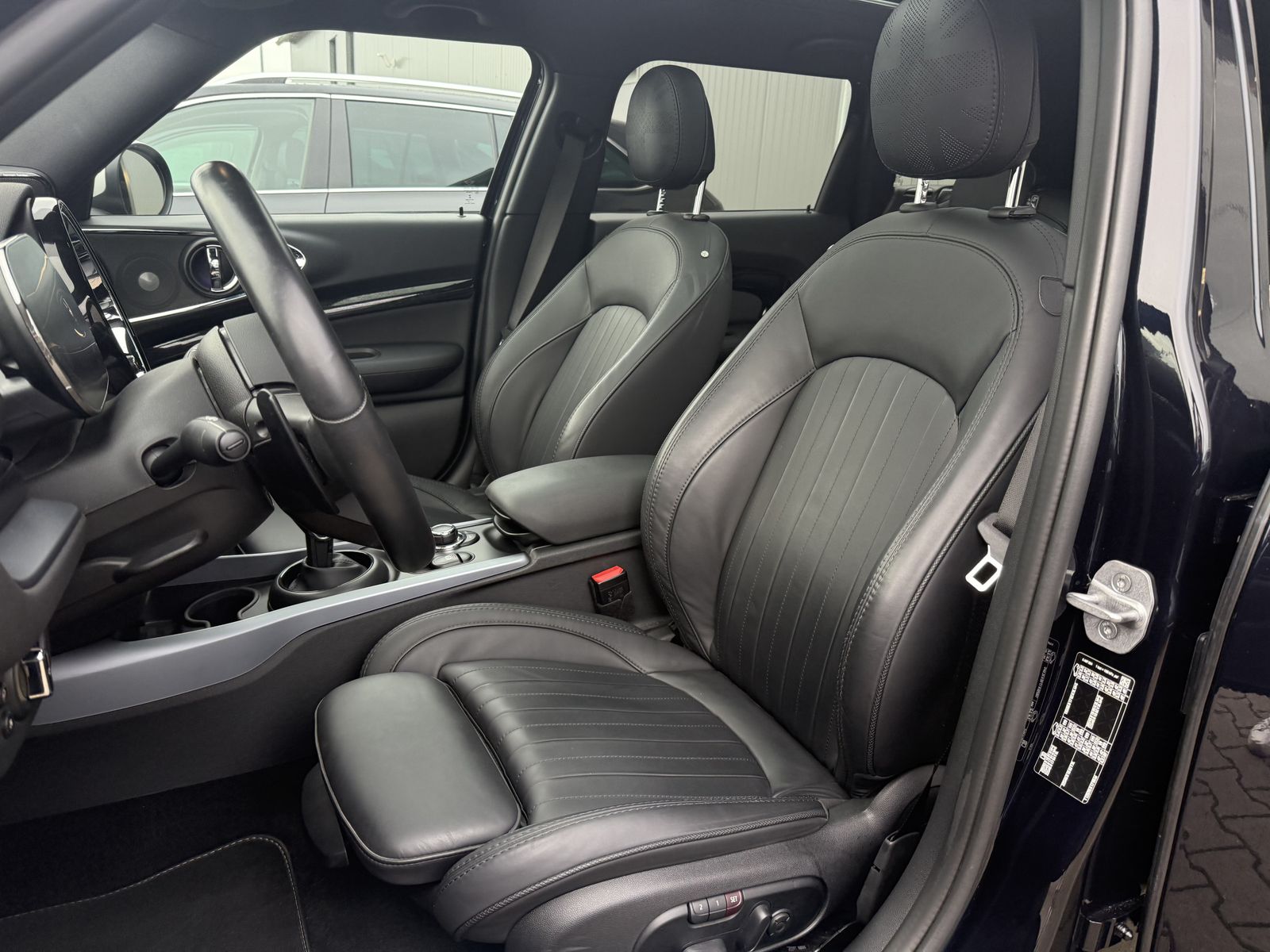 Fahrzeugabbildung MINI Cooper S Clubman Aut. NAV+LED+PANO+DIGDISPLAY+PP