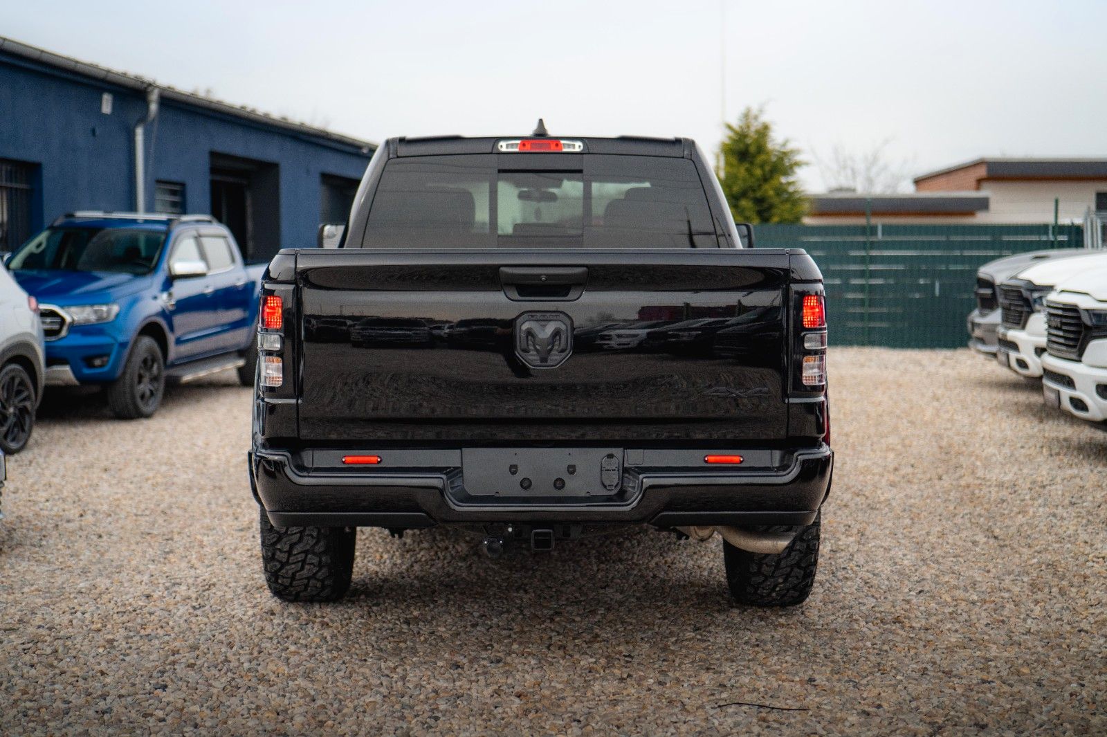 Fahrzeugabbildung Dodge RAM 3.6 V6 4x4 OFFROAD LARAMIE BLACK EDITION LED