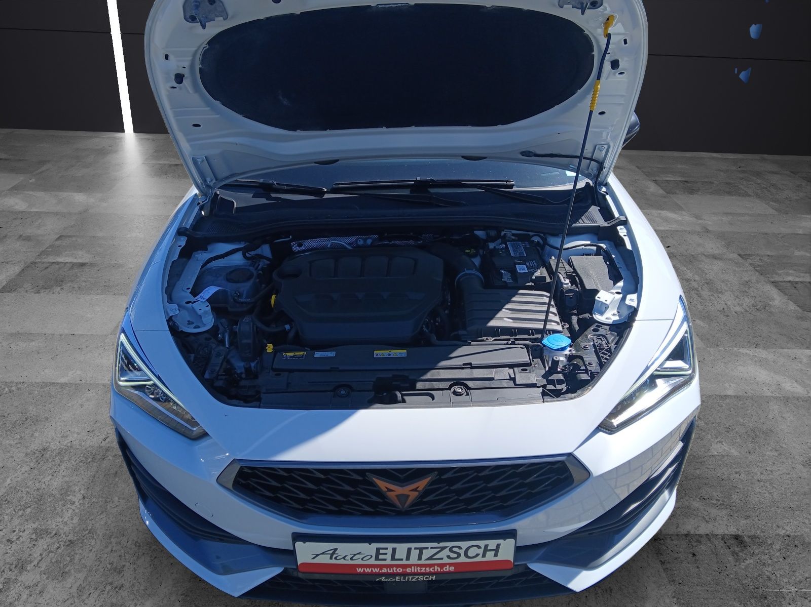 Fahrzeugabbildung CUPRA Leon Sportstourer VZ 4Drive DSG LED Navi ACC RFK