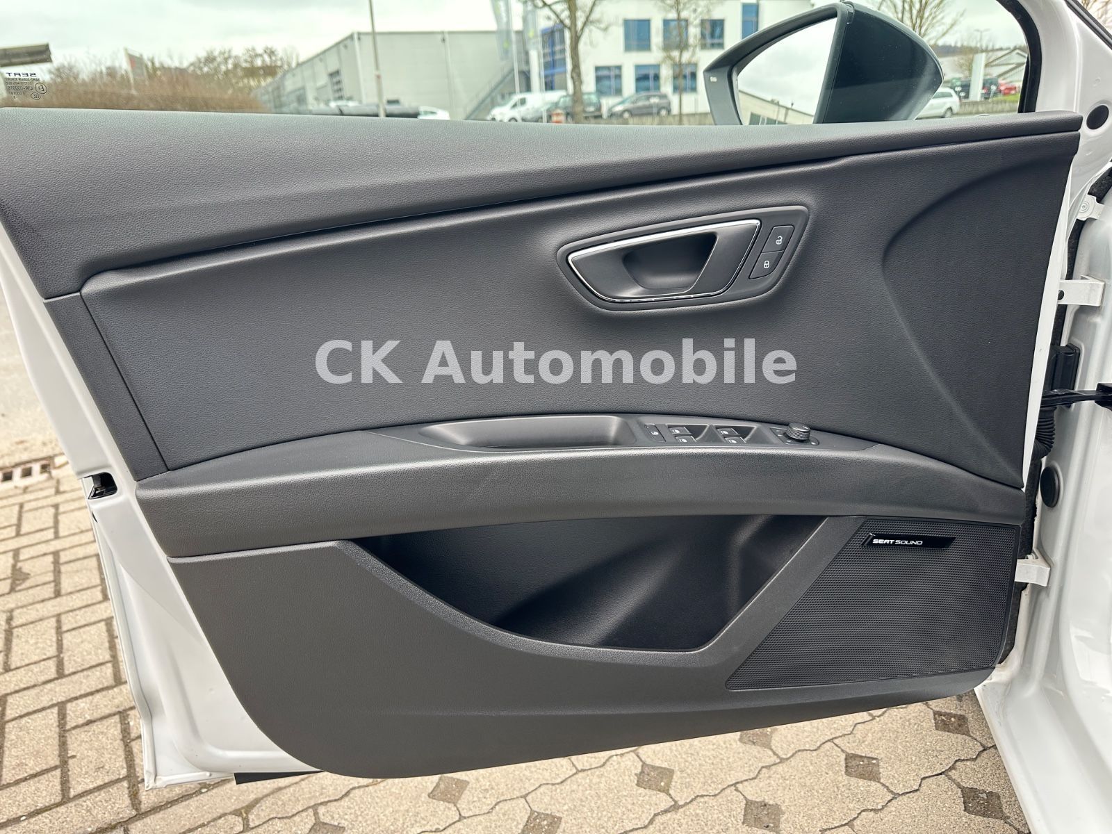 Fahrzeugabbildung SEAT Leon FR 2.0 TDI/Navi/LED/Alcantara/SHZ/PDC