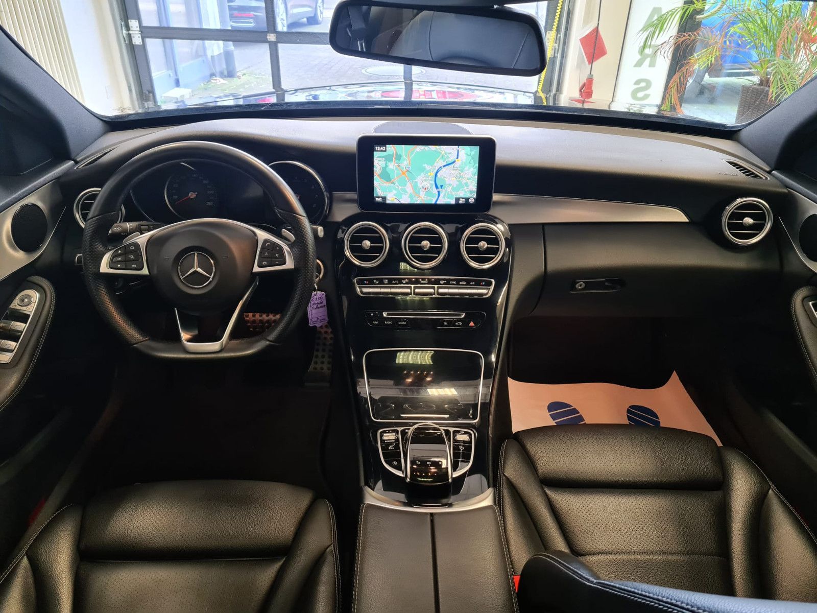 Fahrzeugabbildung Mercedes-Benz C 250 T / AMG / NAVI / LEDER / PANORAMADACH