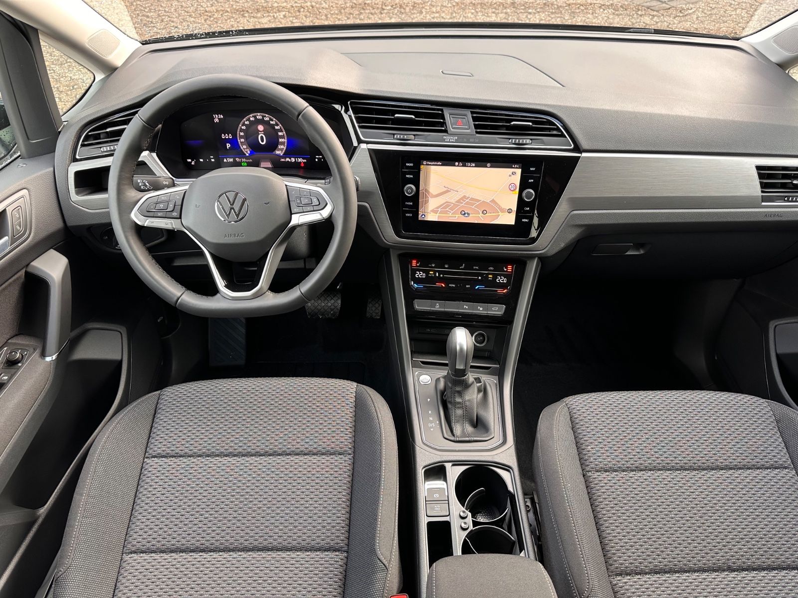 Fahrzeugabbildung Volkswagen Touran Comfortline 1.5 TSI DSG AHK/LED/Navi/SHZG