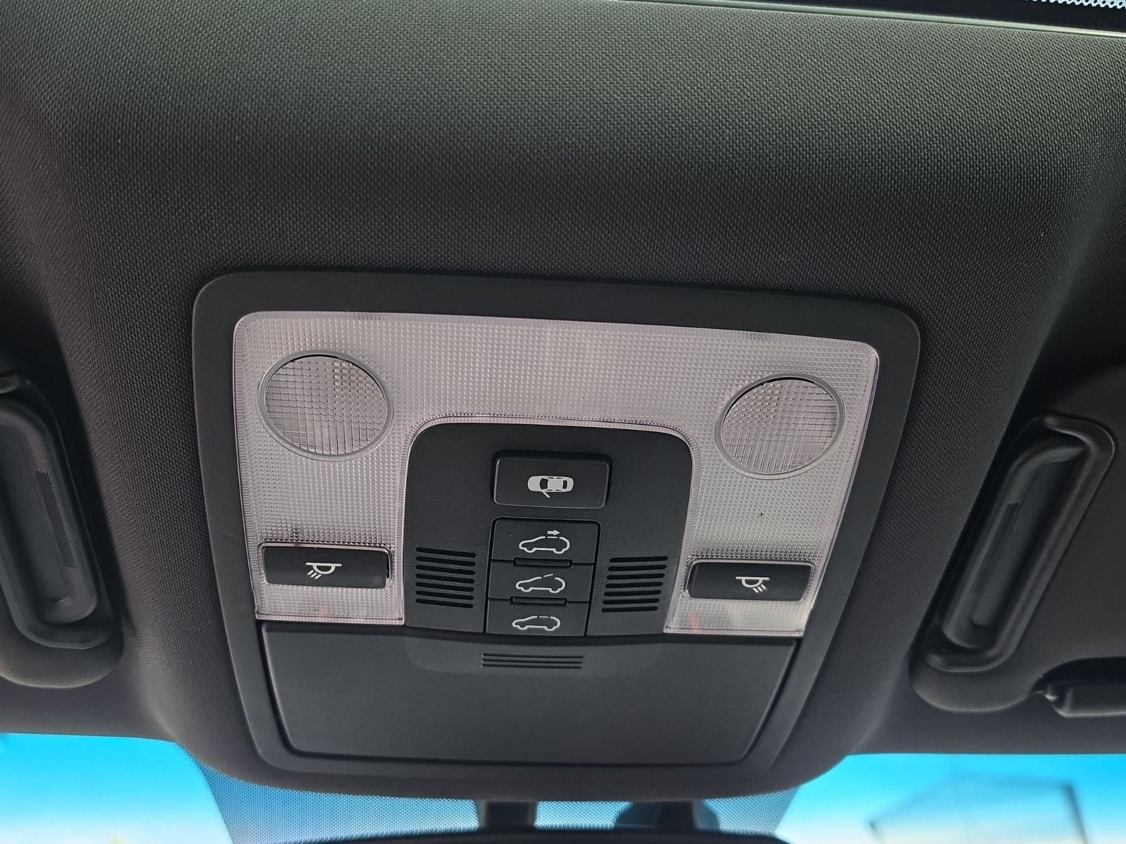 Fahrzeugabbildung Kia Sportage  ALLRAD 4X4 AUTOMAT/PANORAMA/NAVI/XENON