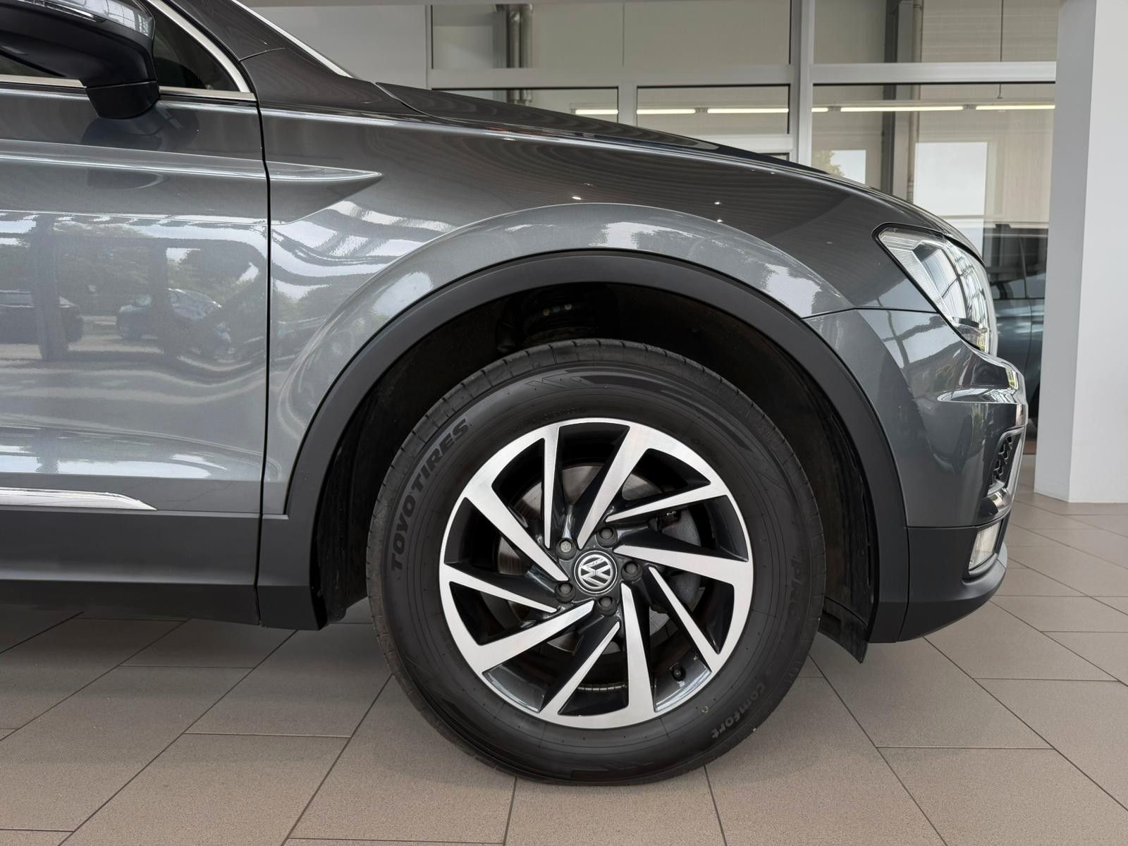 Fahrzeugabbildung Volkswagen Tiguan 2.0TDI Sound SITZHZG ACC NAVI AHK 8xALU