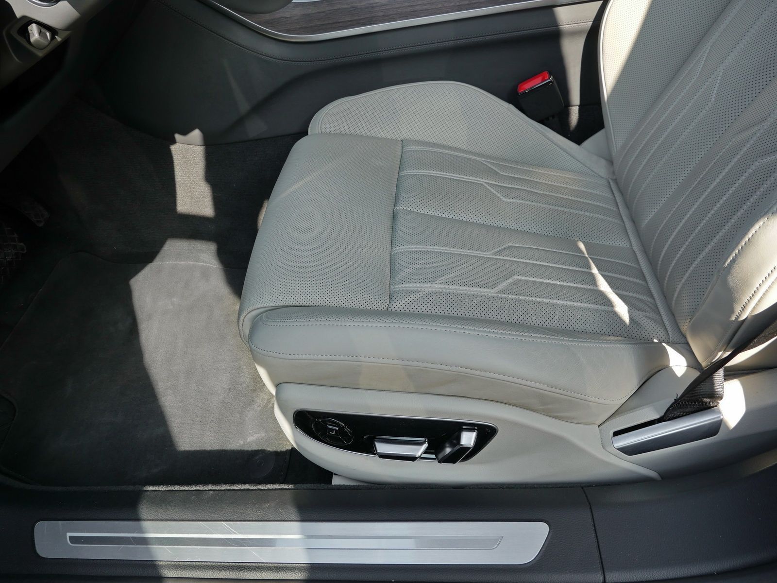 Audi A8 - Bild 24