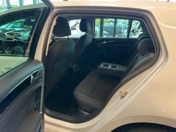 Volkswagen Golf VII Lim. *ACC*NAV*KLIMA*PDC*KAM*SZHZ*