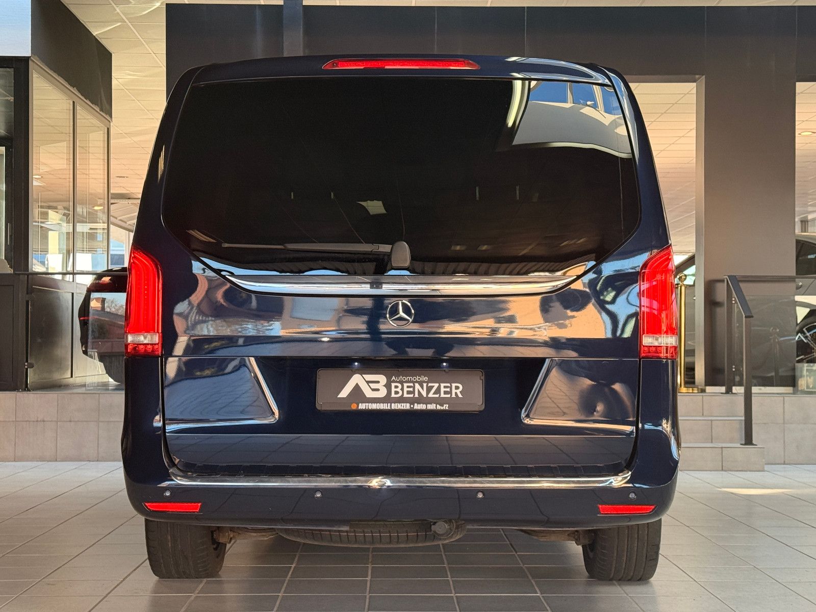 Fahrzeugabbildung Mercedes-Benz V 250/AVANTGARDE/LANG/4MATIC/LEDER/LED/NAVI/6SIT