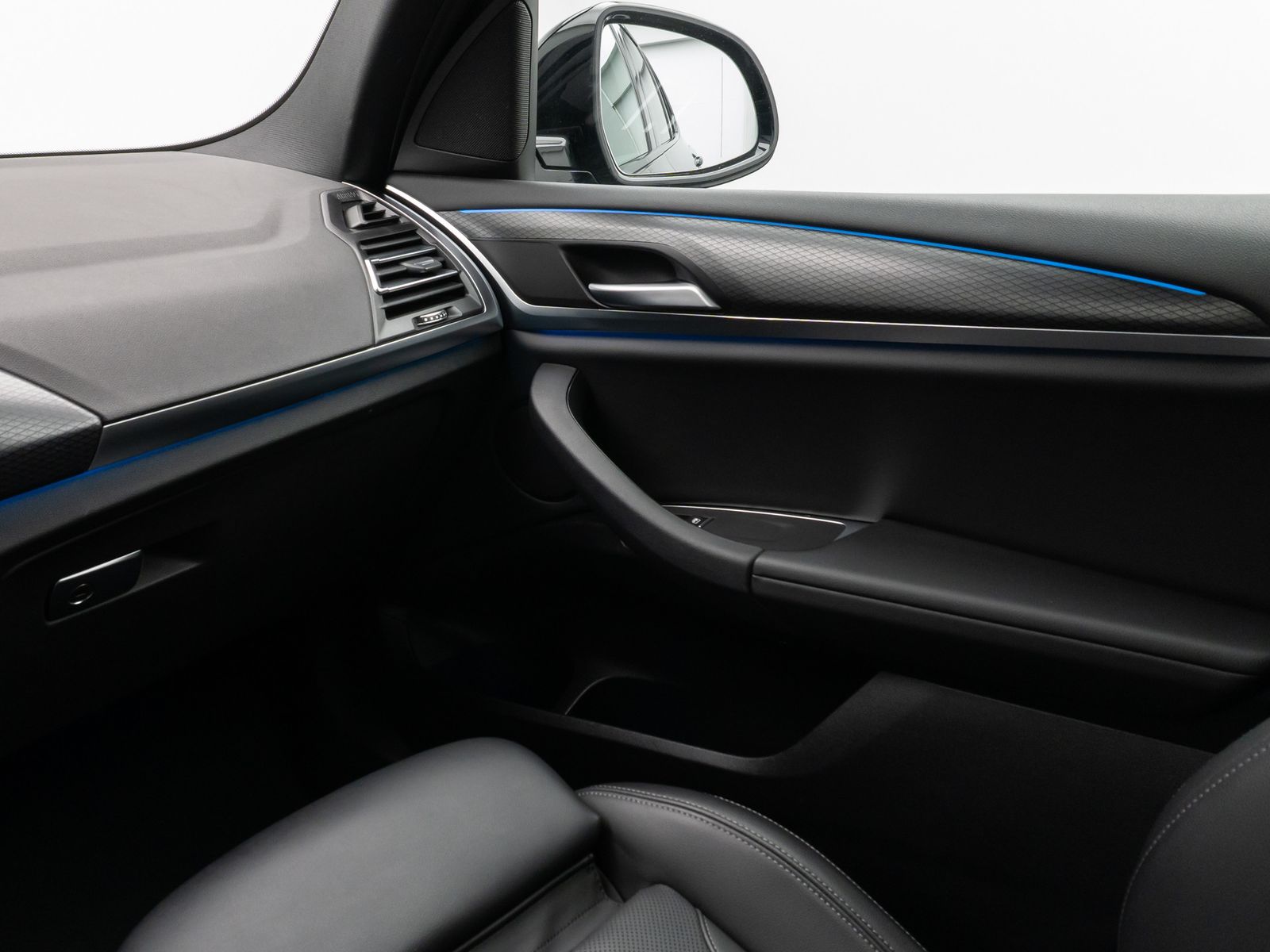 Fahrzeugabbildung BMW X3 xD30e M Sport 360°DAB HiFi Komfort AHK 20Zoll