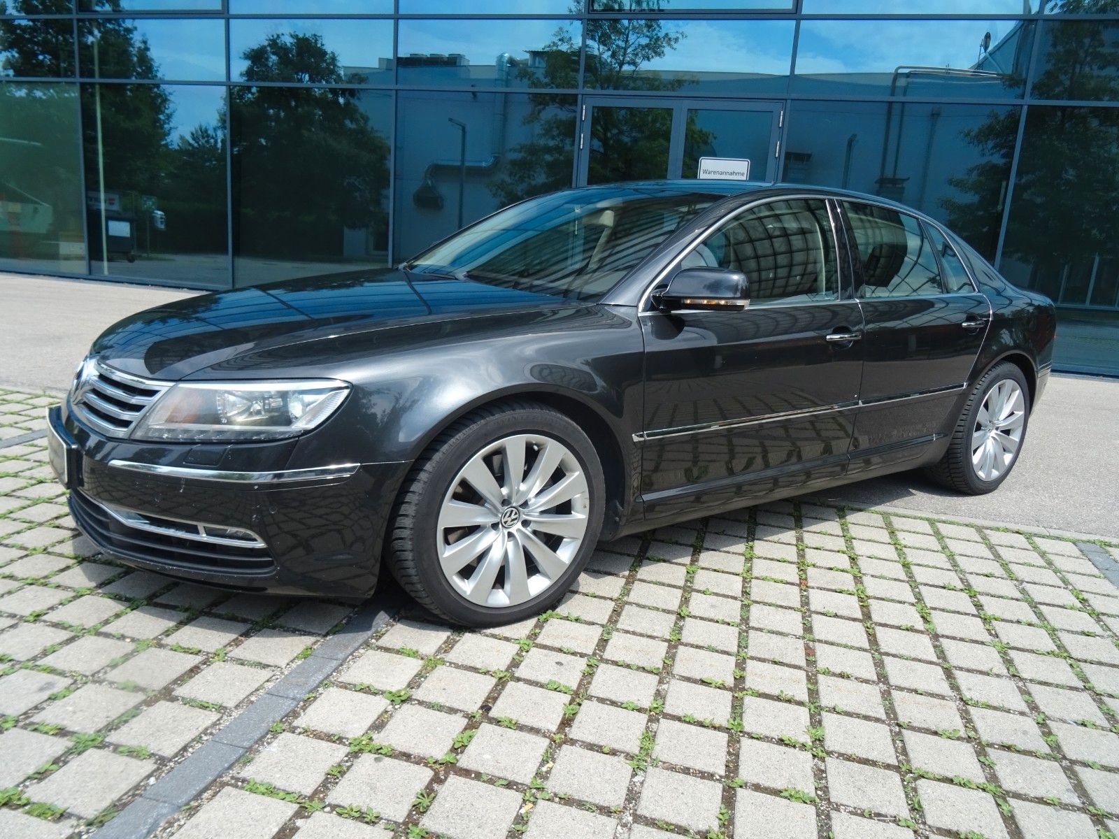 Volkswagen Phaeton - 1