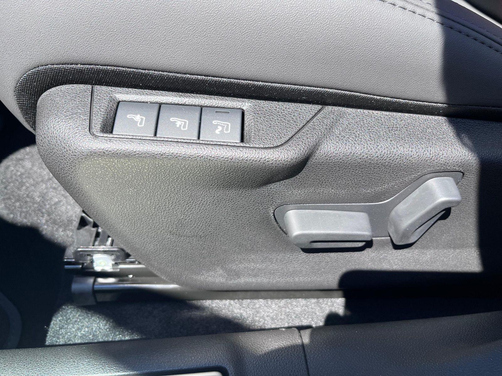 Fahrzeugabbildung Alfa Romeo Junior Ibrida 1.2 VGT 48V-Hybrid 107 kW Ti