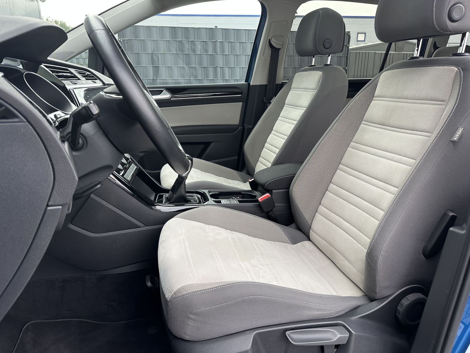 Fahrzeugabbildung Volkswagen Touran 1.5 TSI Highline NAV+LED+PANO+KAM+17ZO+PP