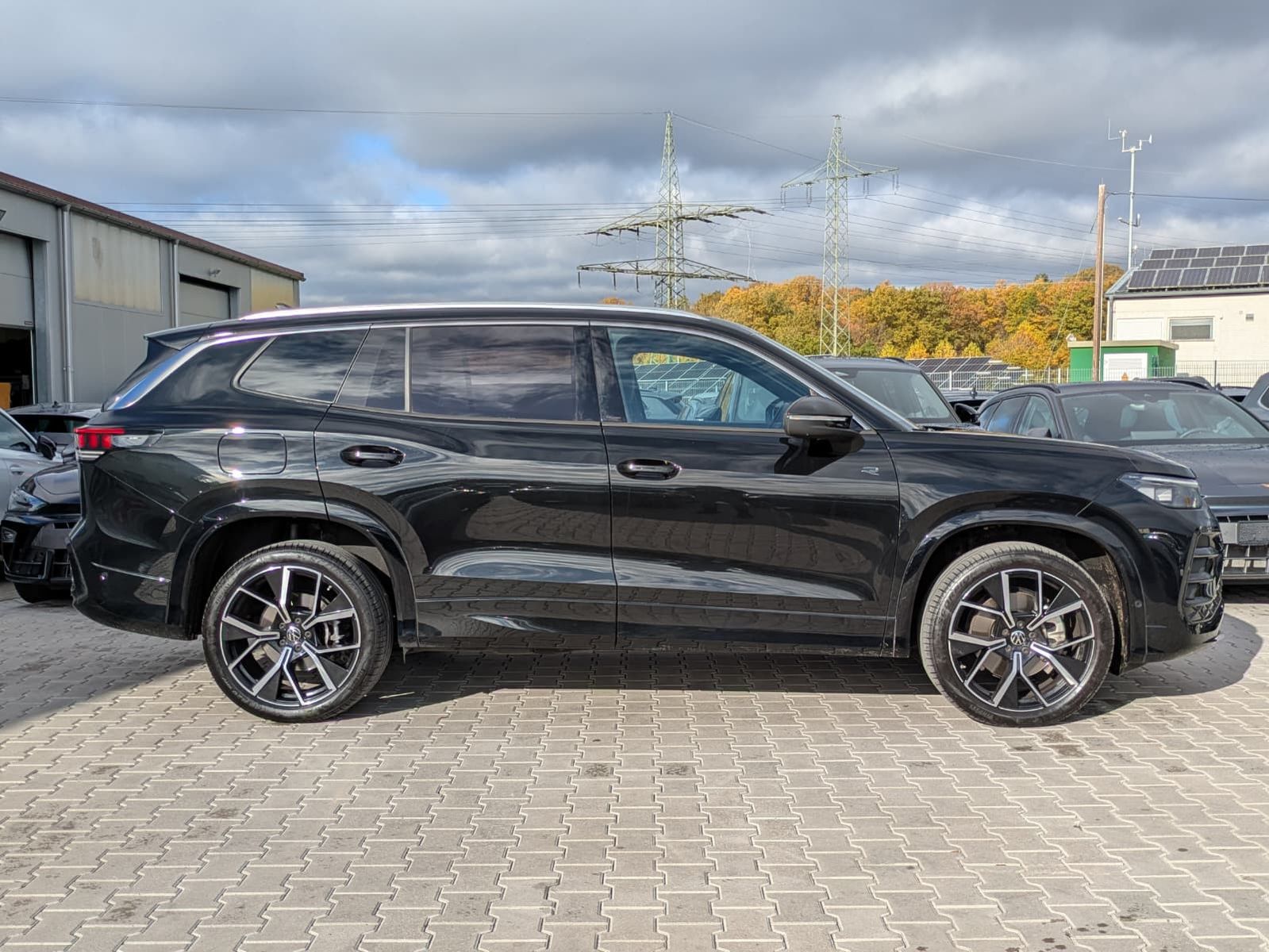 Fahrzeugabbildung Volkswagen Tayron 2.0 TDI 4M R-Line 7Si*MATRIX*AHK*PANO*HUD