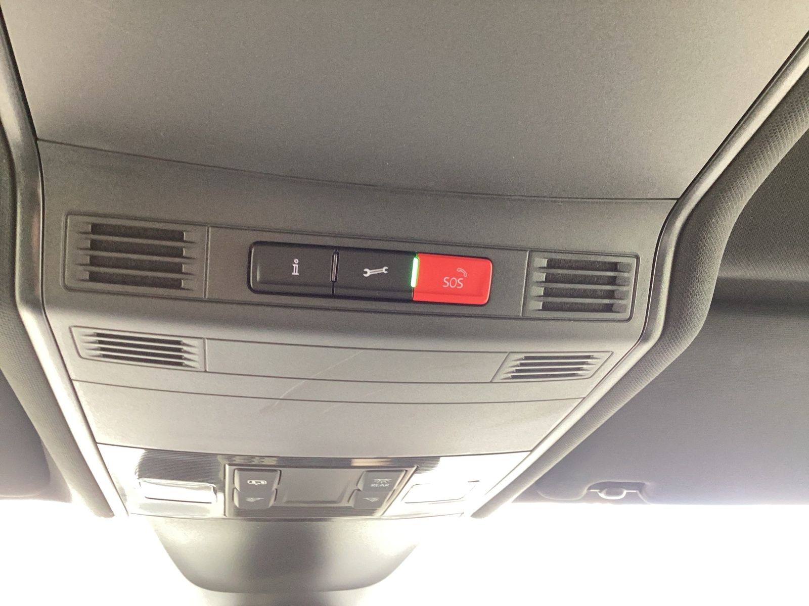 Fahrzeugabbildung Volkswagen Tiguan TSI R-Line DSG 4M Matrix AHK Navi AID ACC