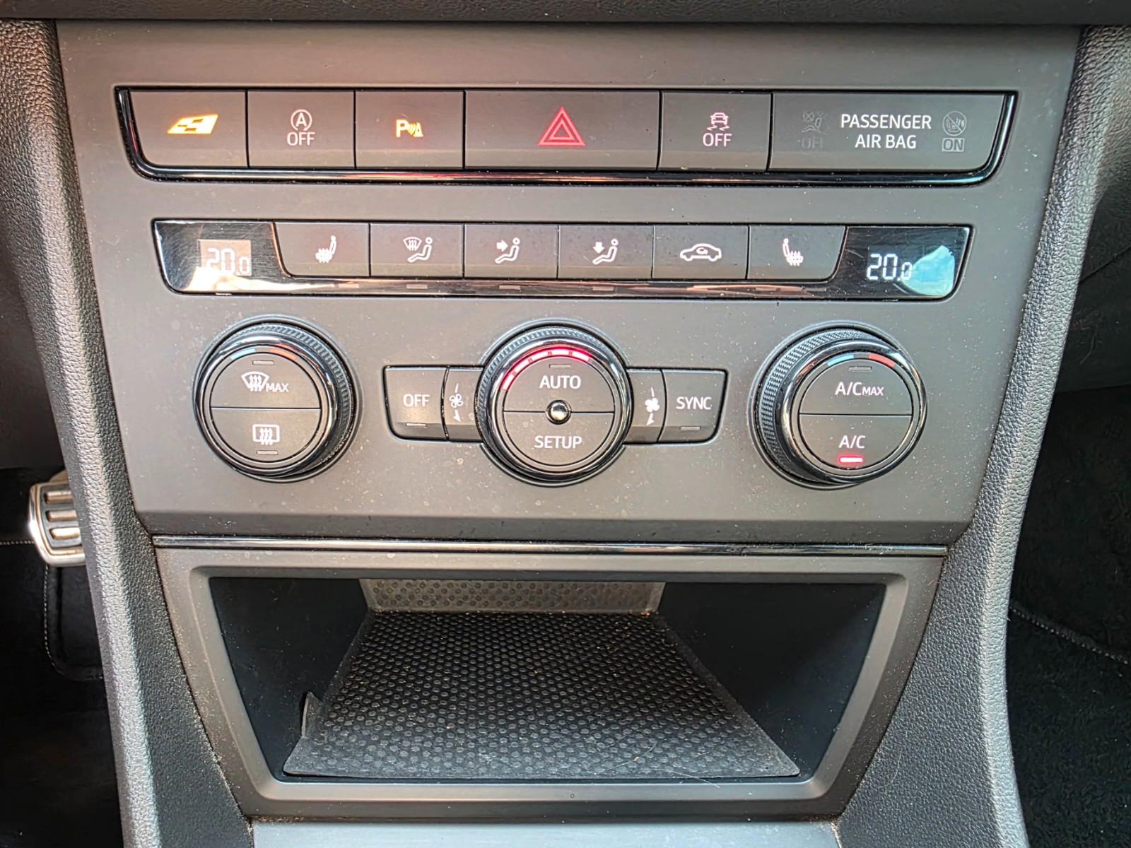 Seat Leon ST Cupra 280 ch • Boîte manuelle • Baquets cuir • Toit pano • DCC • GPS