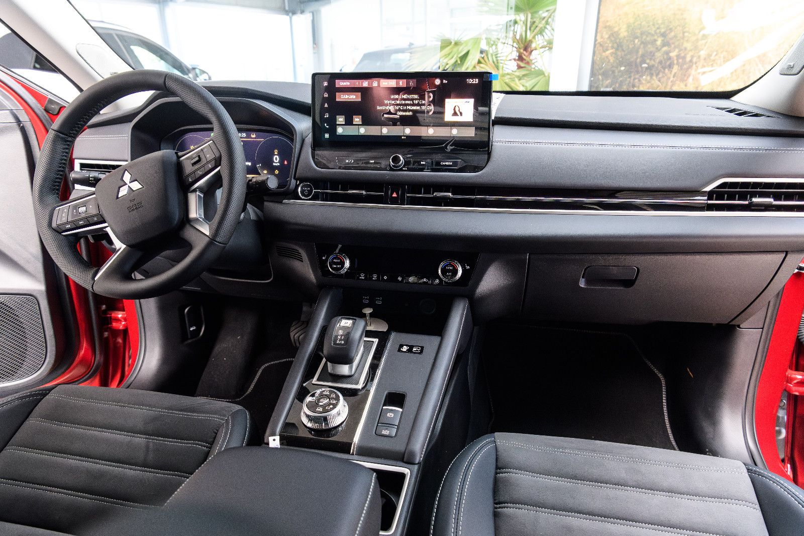Fahrzeugabbildung Mitsubishi Outlander Intro Edition +4WD+ LED+AHK+Kam+20"
