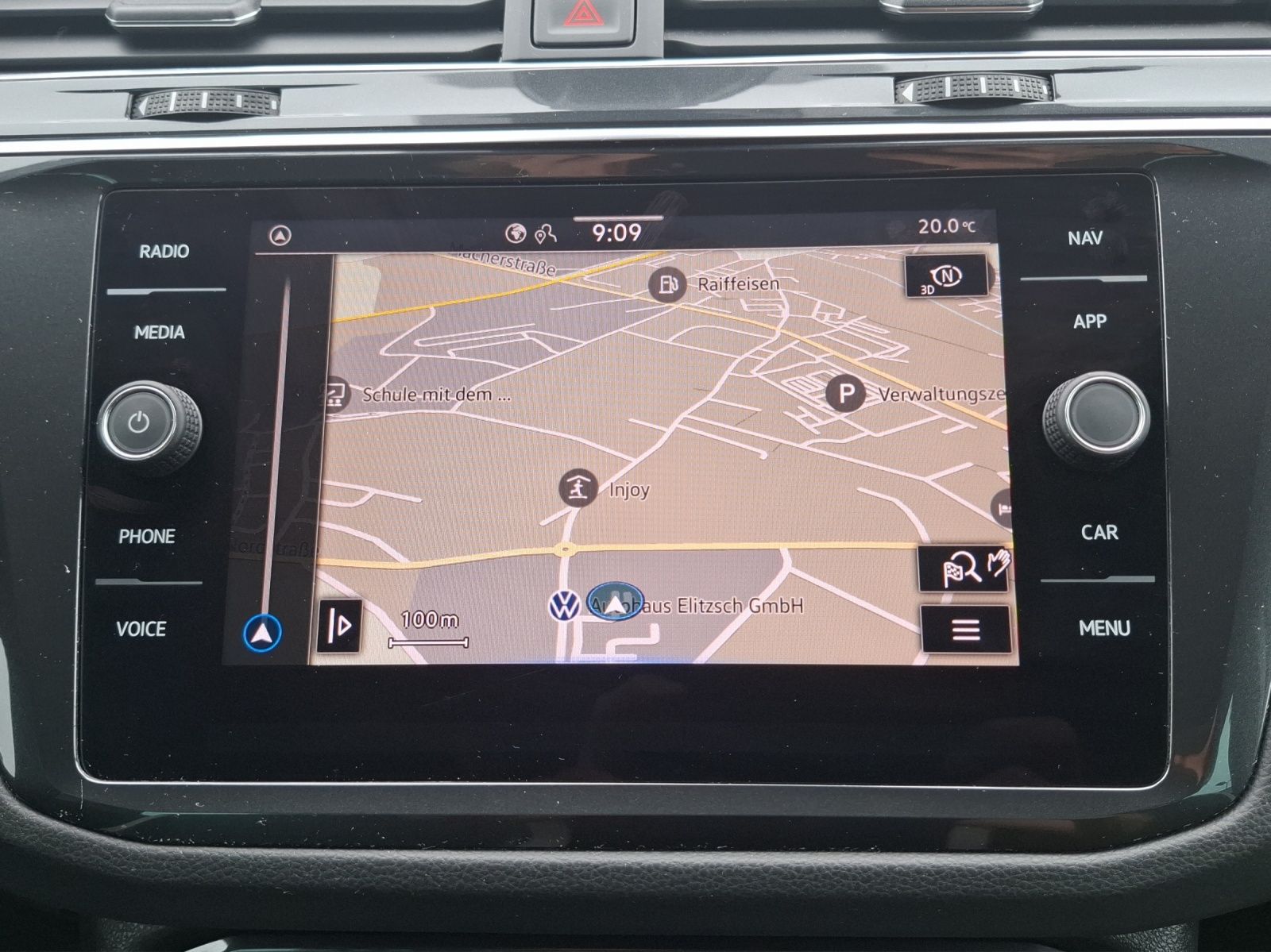 Fahrzeugabbildung Volkswagen Tiguan TDI Urban Sport DSG LED AHK Navi AID ACC