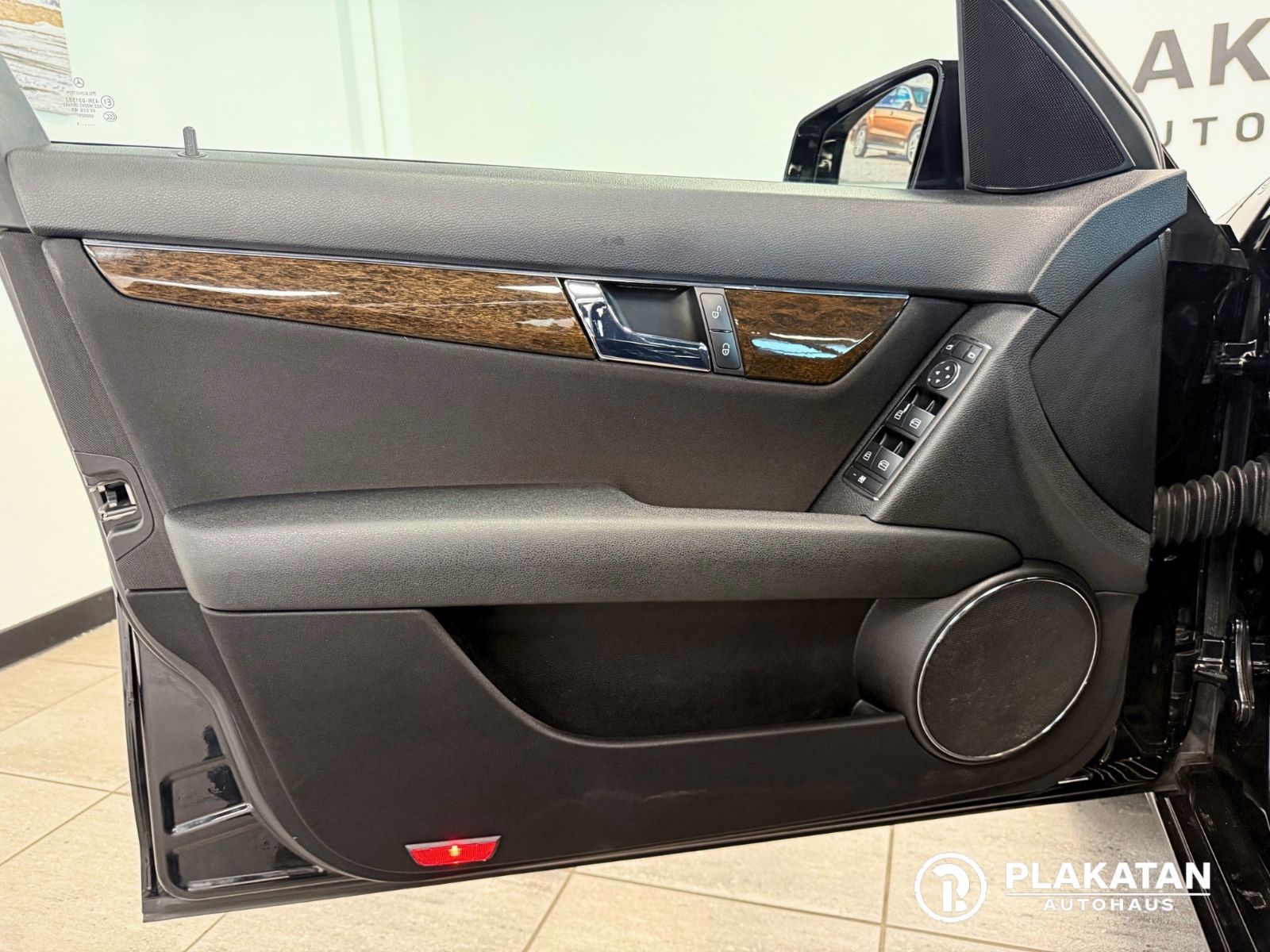 Fahrzeugabbildung Mercedes-Benz C 200 Kompressor Navi, Parksensoren, Service Neu