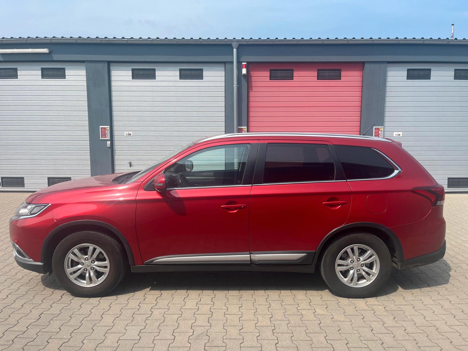 Mitsubishi Outlander SUV-Star 2WD 1Hand Kamera