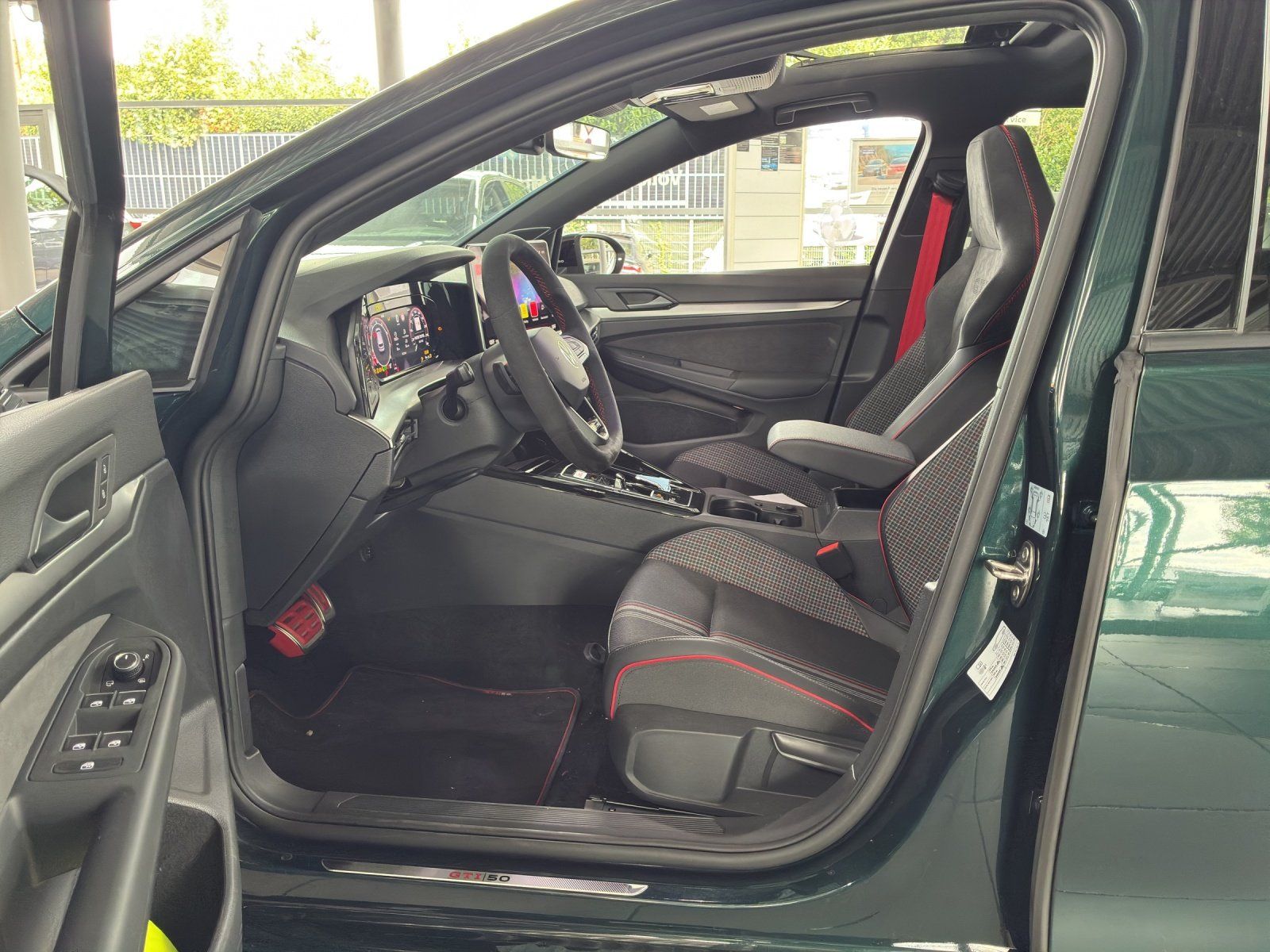 Fahrzeugabbildung Volkswagen Golf VIII 2.0 TSI W GTI Edition 50 360,HUD,LED
