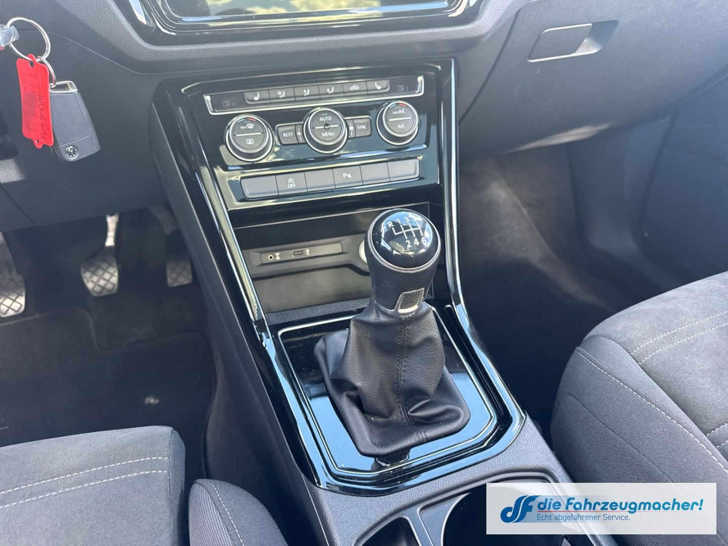 Fahrzeugabbildung Volkswagen Touran Highline 2,0TDi Pano *EXPORT
