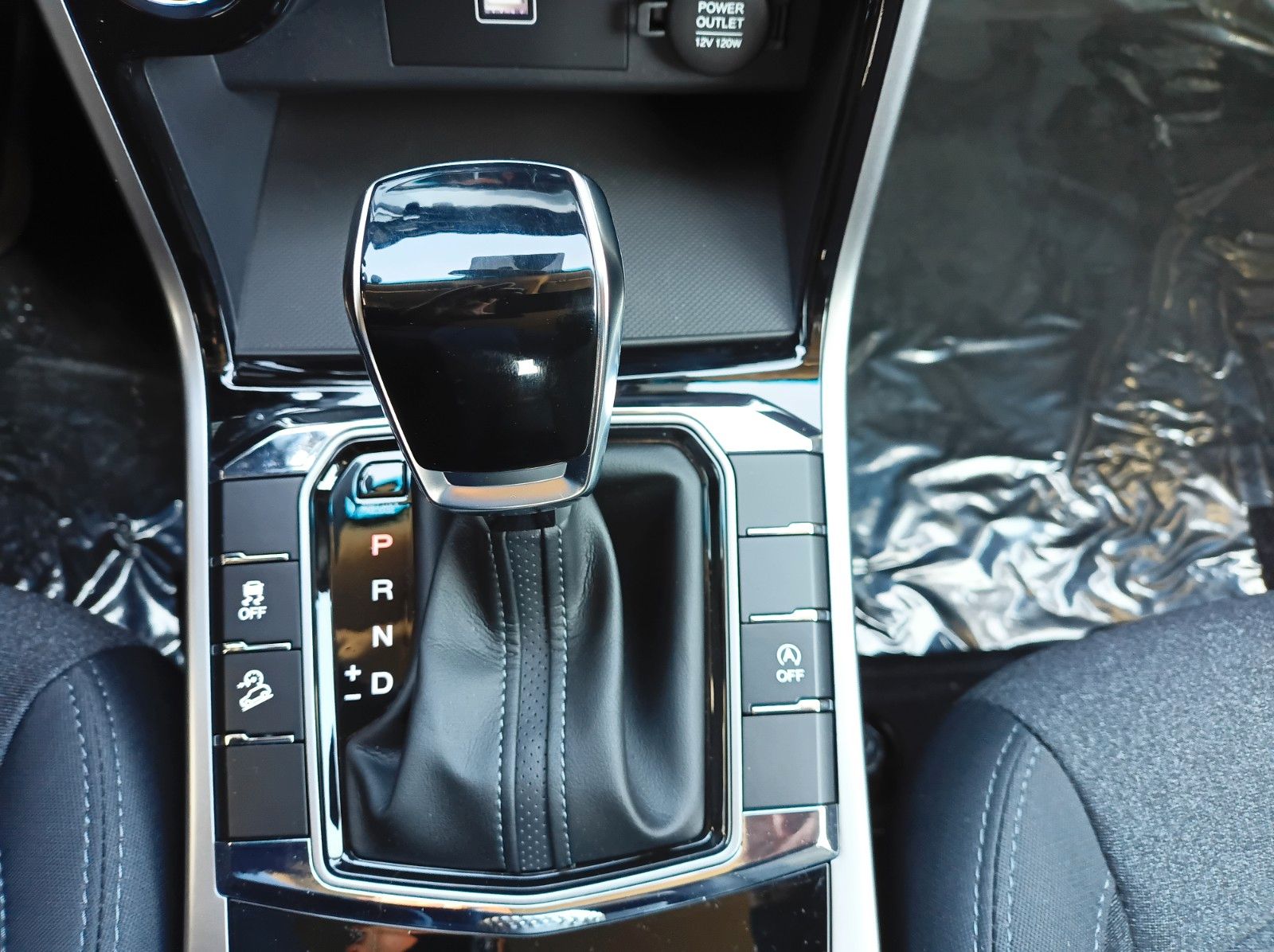 Fahrzeugabbildung KGM KORANDO+BLISS+LH+KEYLESS GO+KAMERA+SH+LED+KLIMA2