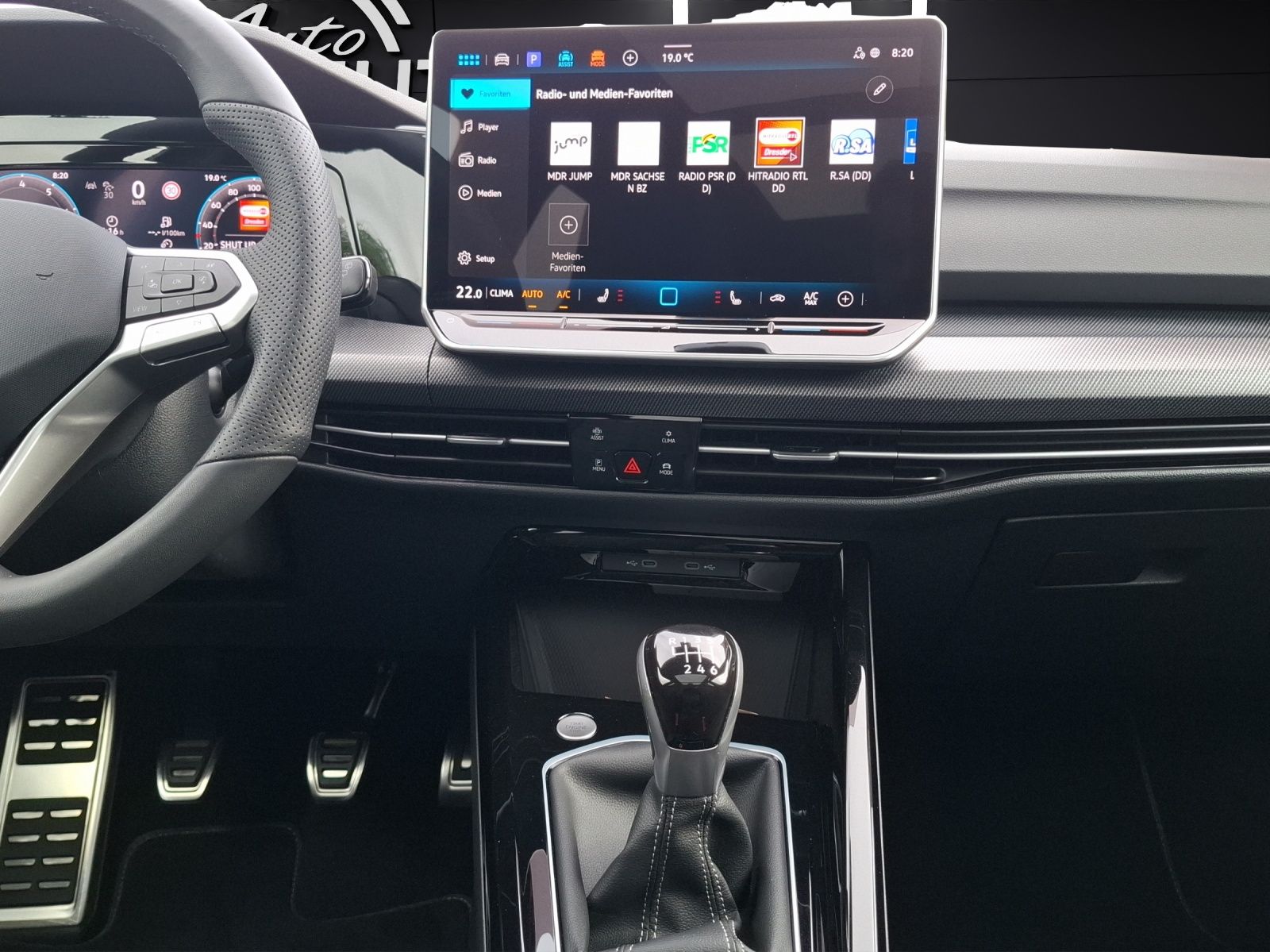 Fahrzeugabbildung Volkswagen Golf VIII Variant TSI R-Line Matrix AHK Navi AID