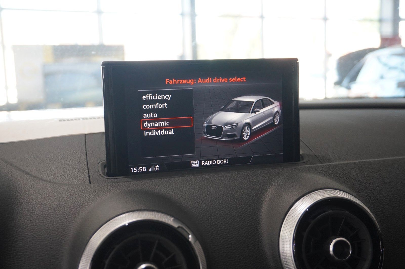 Fahrzeugabbildung Audi A3 LIM. 35 TDI S-TRONIC SPORT NAVI/SH/KAMERA/AHK