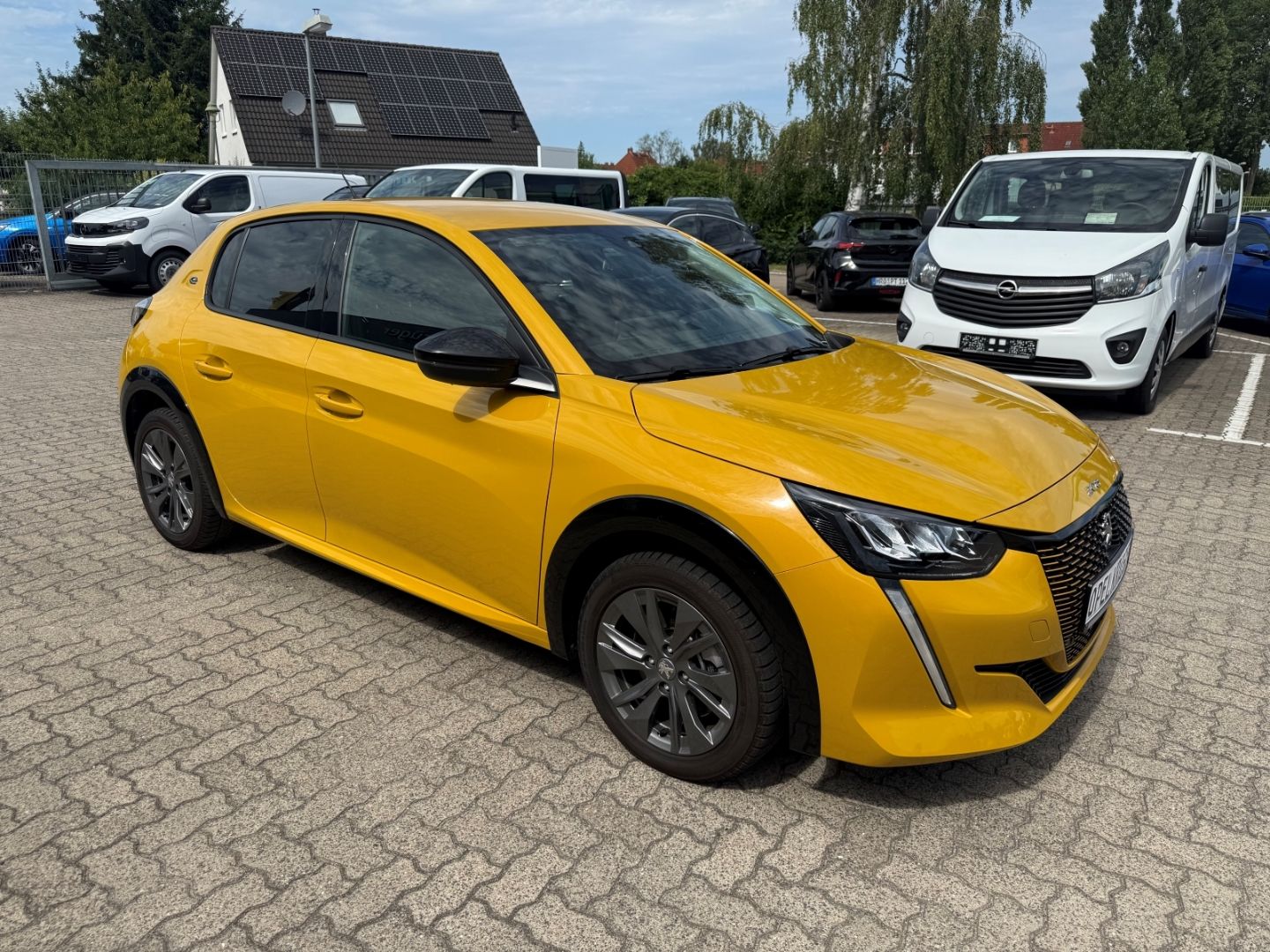 Fahrzeugabbildung Peugeot 208 -e Allure Pack SHZ+Kamera+11KW Schnelllader