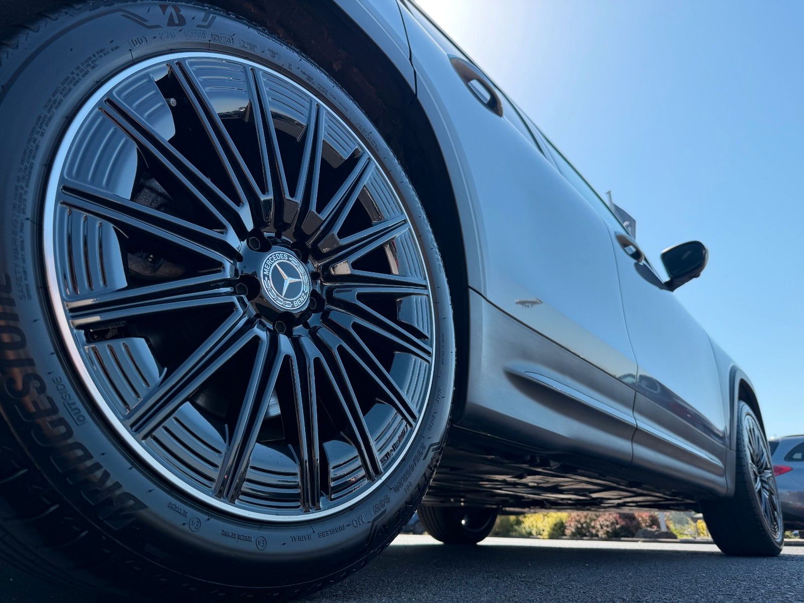 Fahrzeugabbildung Mercedes-Benz GLB 250 4M AMG Night+Pano+Burm+360°+Keyless+20"