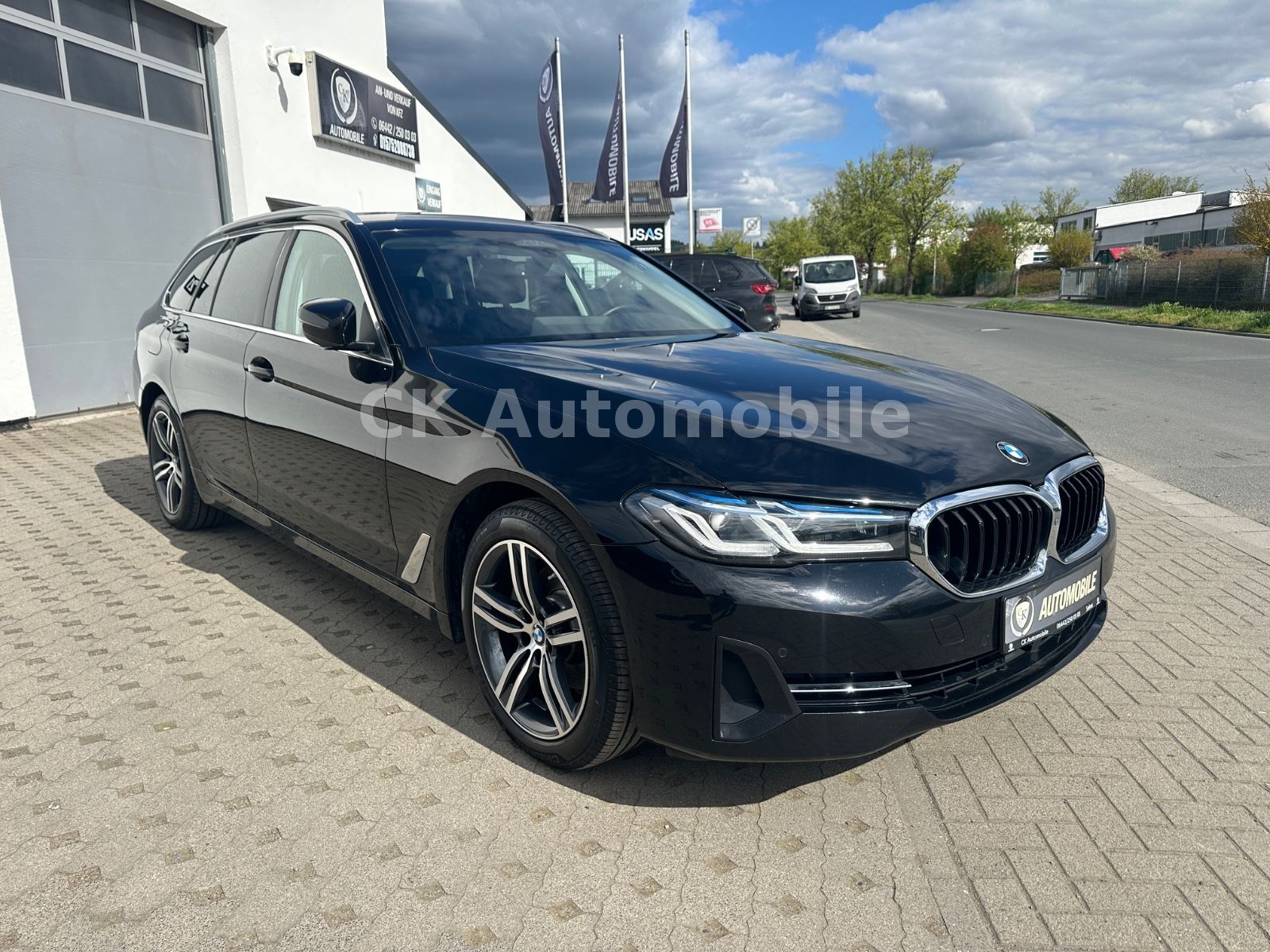 Fahrzeugabbildung BMW 520d Touring/Navi/Laser/Head-Up/Leder/360°/AHK
