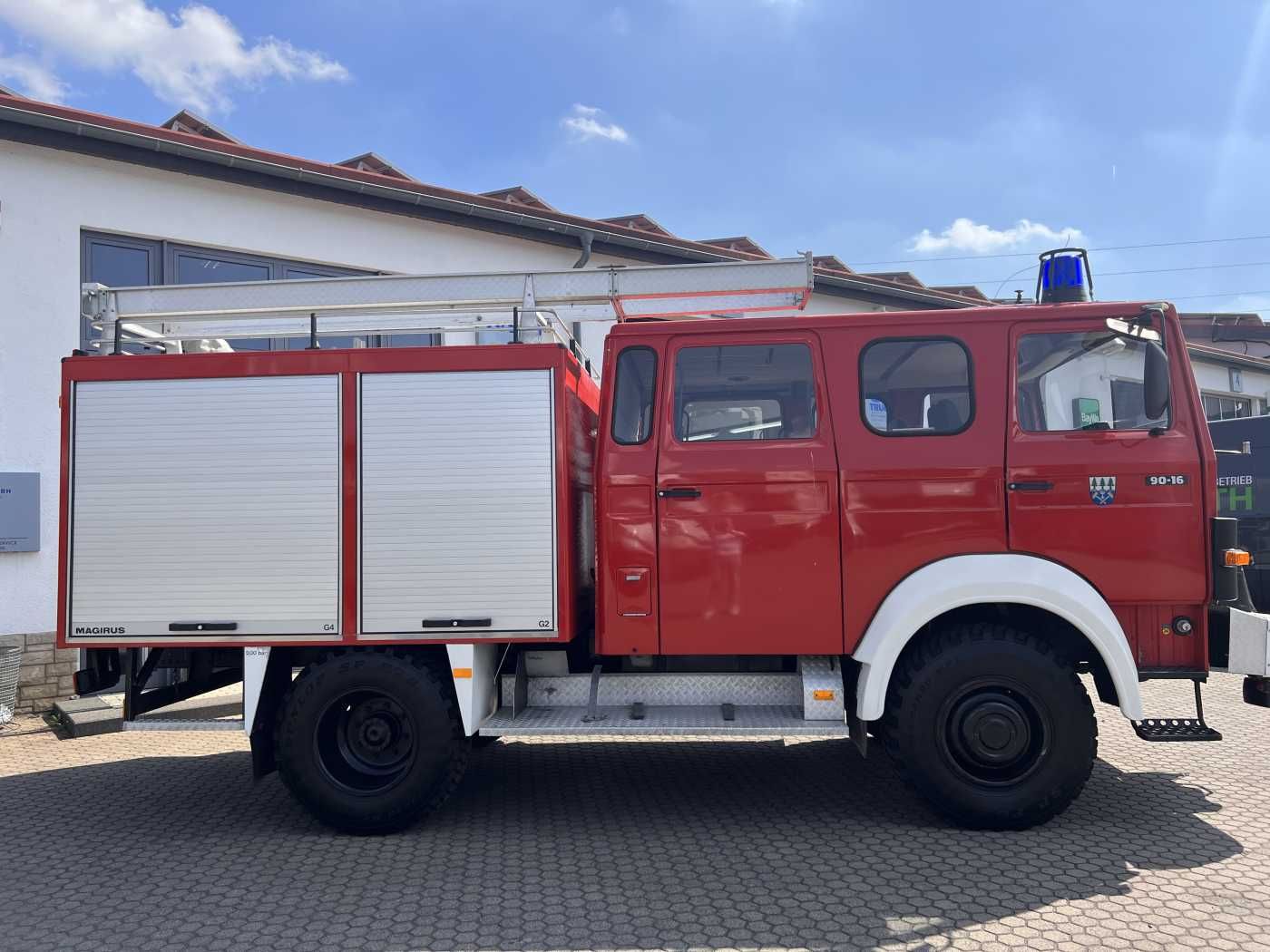 Fahrzeugabbildung Iveco 75-16 AW 4x4 LF8 Feuerwehr Standheizung 9 Sitze