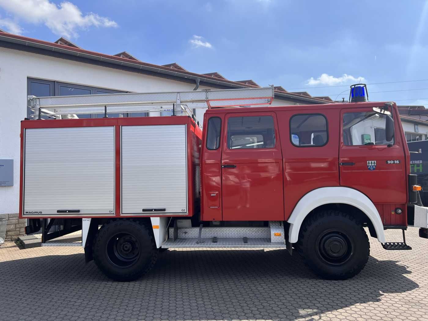 Fahrzeugabbildung Iveco 90-16 AW 4x4 LF8 Feuerwehr Standheizung 9 Sitze