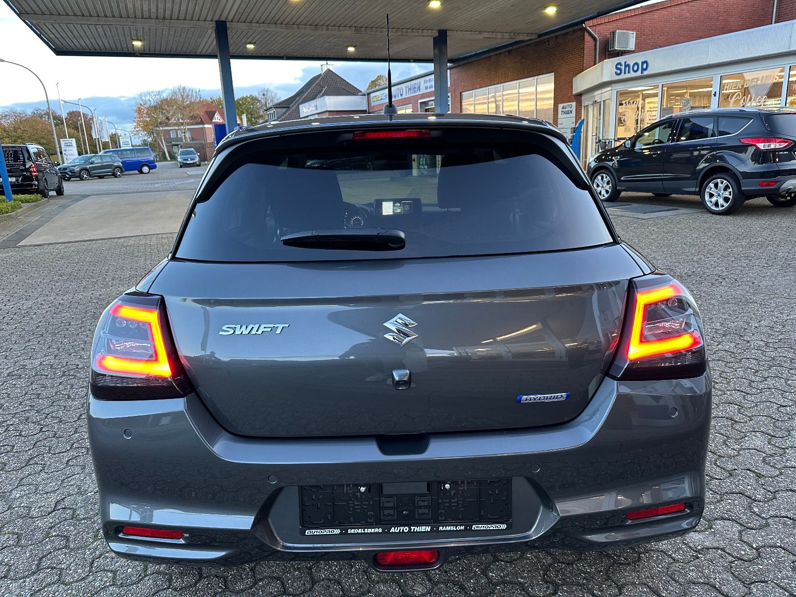 Fahrzeugabbildung Suzuki Swift 1.2 Dualjet Hybrid Comfort+ ACC/Navi/LED